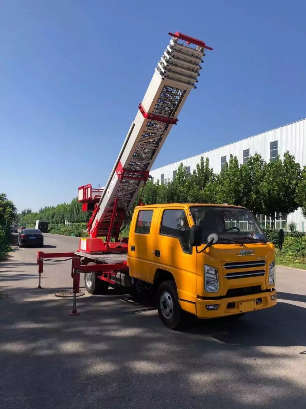 济南天桥附近的云梯车出租服务：轻松解决高空作业需求