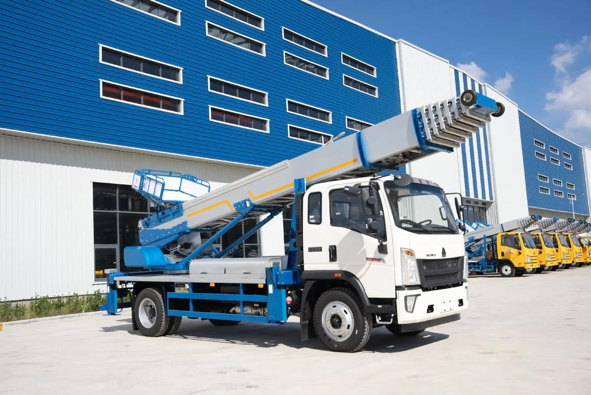 济南天桥出租云梯车高空作业车 建筑垃圾搬运